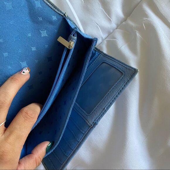 🍄 Fossil Light Blue Clutch/Wristlet - Picture 3 of 4